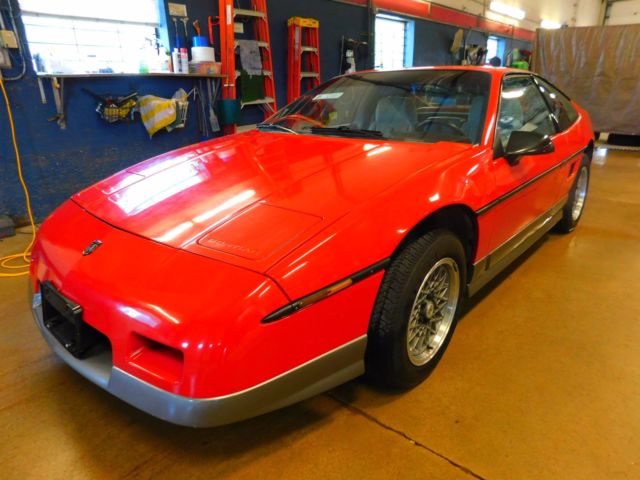 1986 Red Pontiac Fiero Coupe