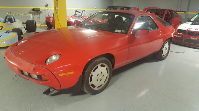 1986 Red Porsche 928 Coupe