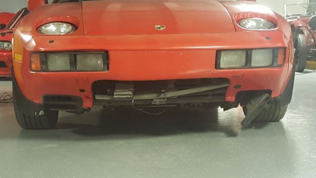 1986 Red Porsche 928 Coupe