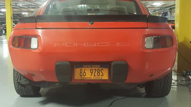 1986 Red Porsche 928 Coupe