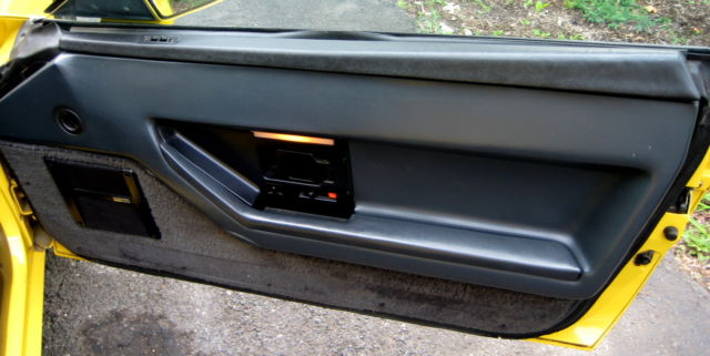 1986 Yellow Chevrolet Corvette Convertible