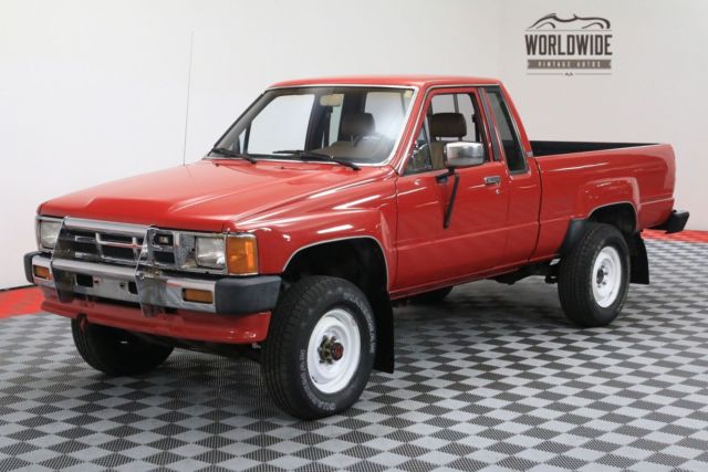 1986 Red Toyota PICKUP Extended Cab Pickup
