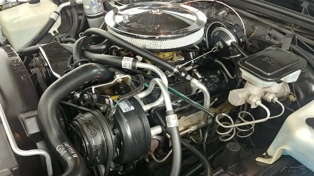 1986 White Chevrolet Monte Carlo Coupe