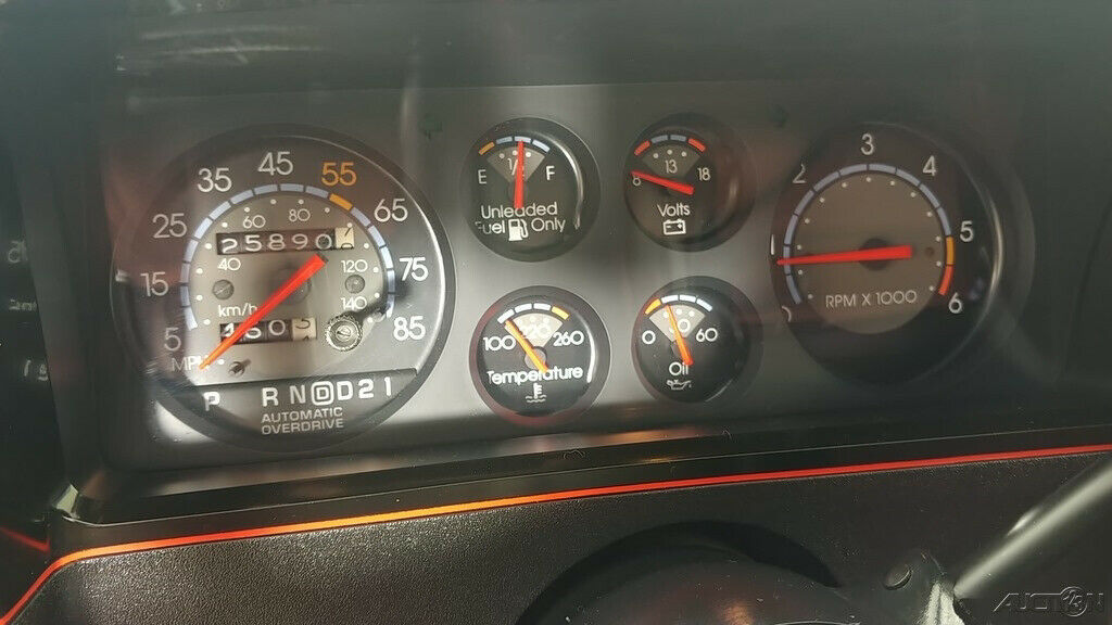 1986 White Chevrolet Monte Carlo Coupe