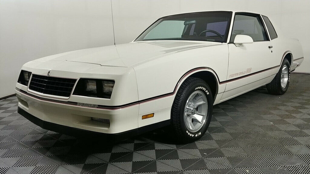 1986 White Chevrolet Monte Carlo Coupe