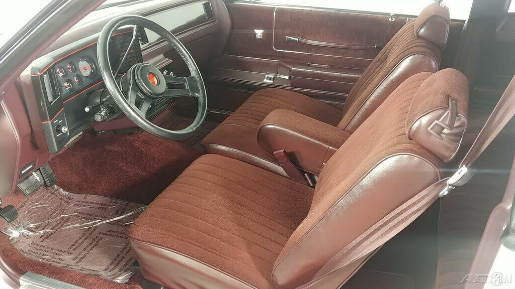 1986 White Chevrolet Monte Carlo Coupe