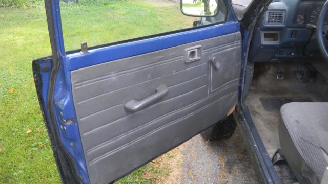 1986 Black Toyota 4x4 truck