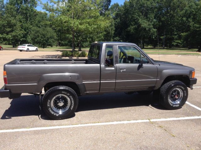 1986 Gray Toyota 86 Extended Cab Pickup