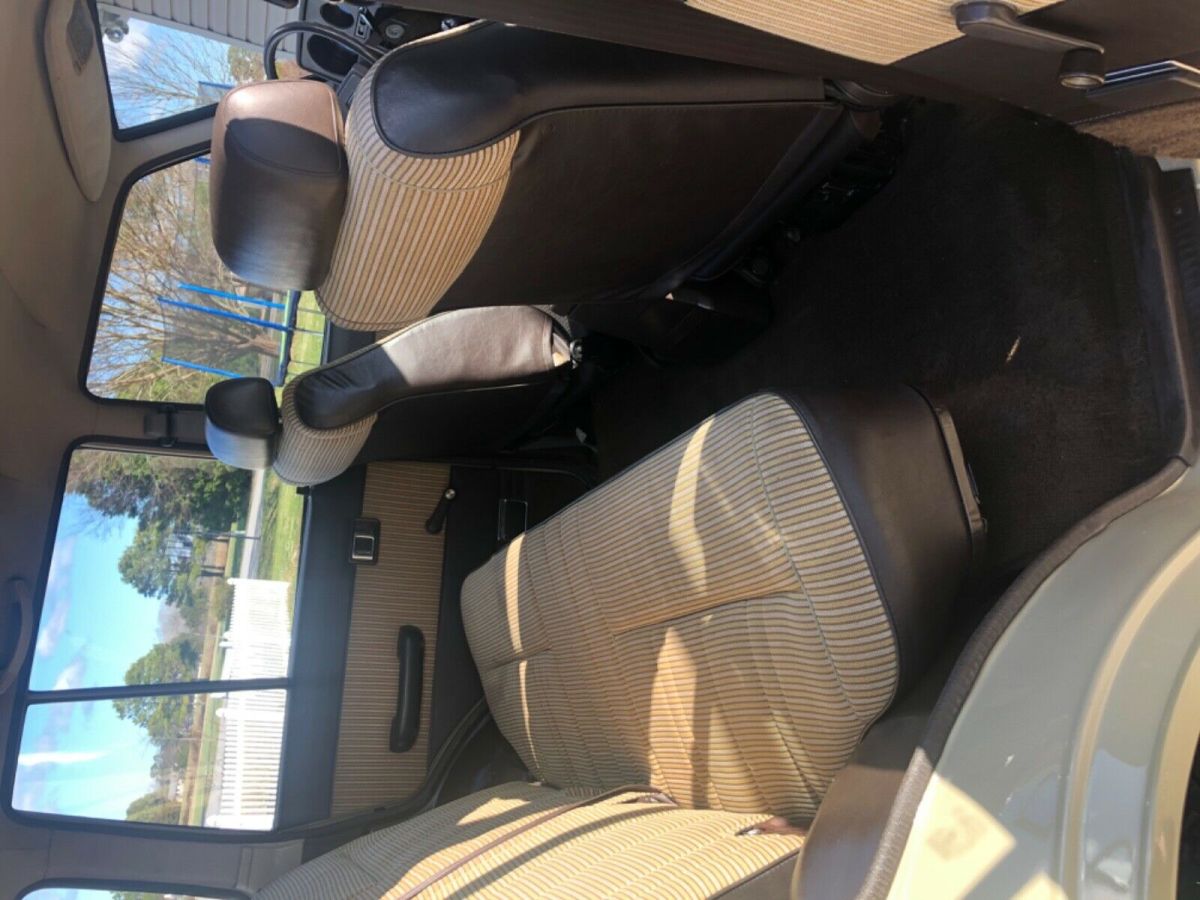 1986 Beige Toyota FJ Cruiser SUV