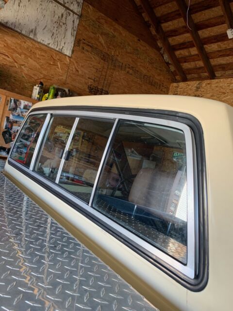 1986 Brown Toyota Hilux Standard Cab Pickup