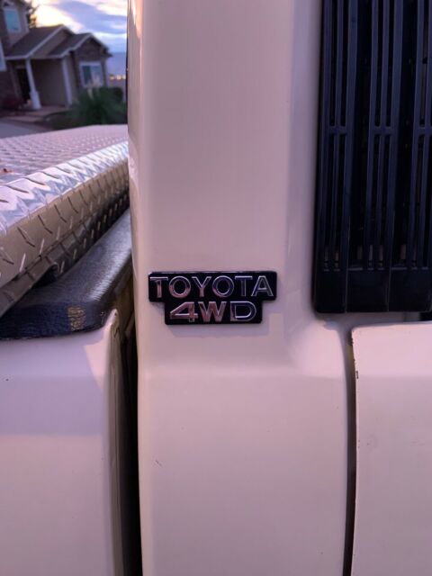 1986 Brown Toyota Hilux Standard Cab Pickup