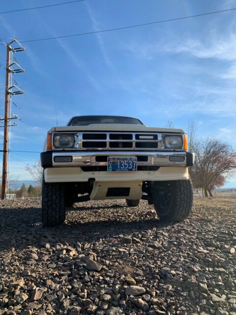 1986 Brown Toyota Hilux Standard Cab Pickup