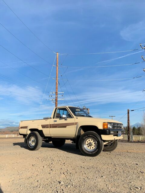 1986 Brown Toyota Hilux Standard Cab Pickup