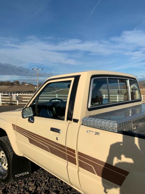 1986 Brown Toyota Hilux Standard Cab Pickup