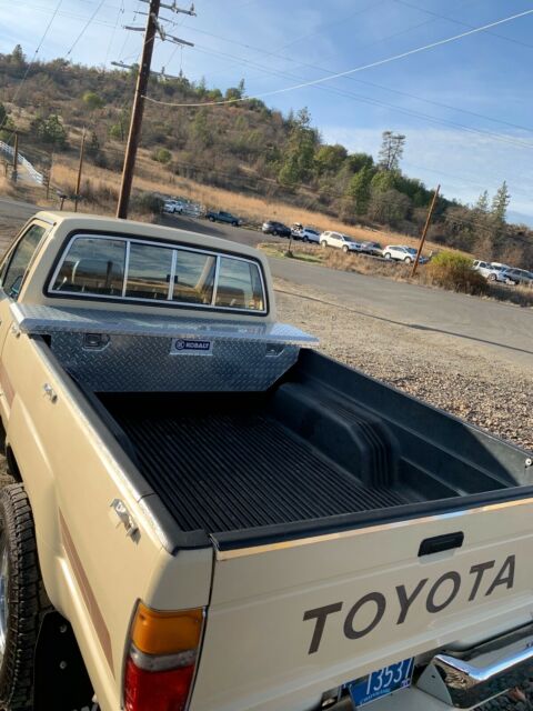 1986 Brown Toyota Hilux Standard Cab Pickup
