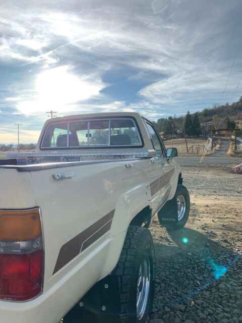1986 Brown Toyota Hilux Standard Cab Pickup