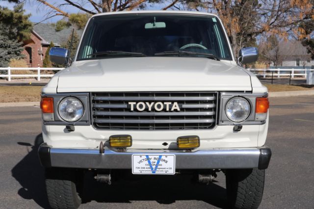 1986 White Toyota Land Cruiser --