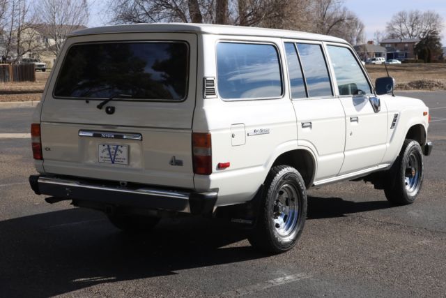 1986 White Toyota Land Cruiser --