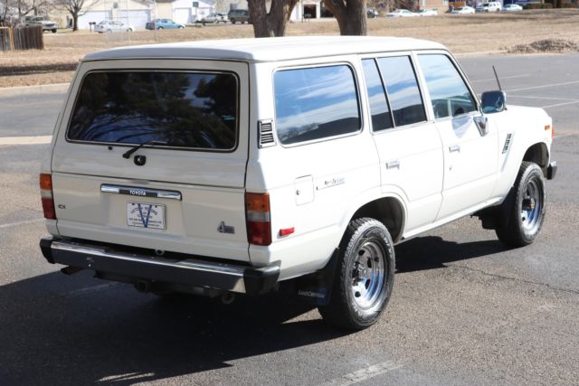1986 White Toyota Land Cruiser --
