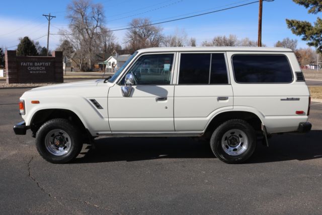 1986 White Toyota Land Cruiser --