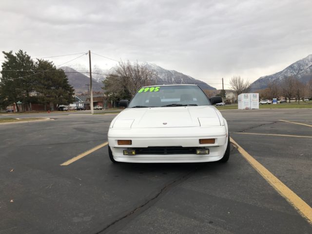 1986 Pearl White Toyota MR2 Coupe