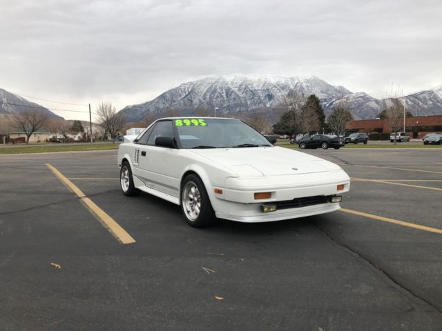 1986 Pearl White Toyota MR2 Coupe