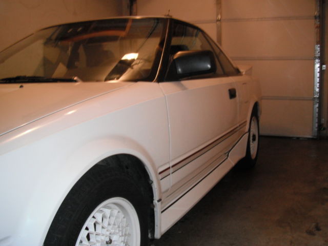 1986 White Toyota MR2 Coupe