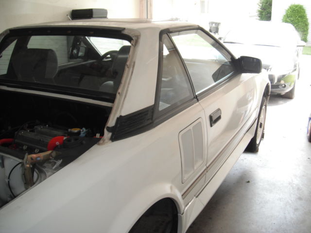 1986 White Toyota MR2 Coupe
