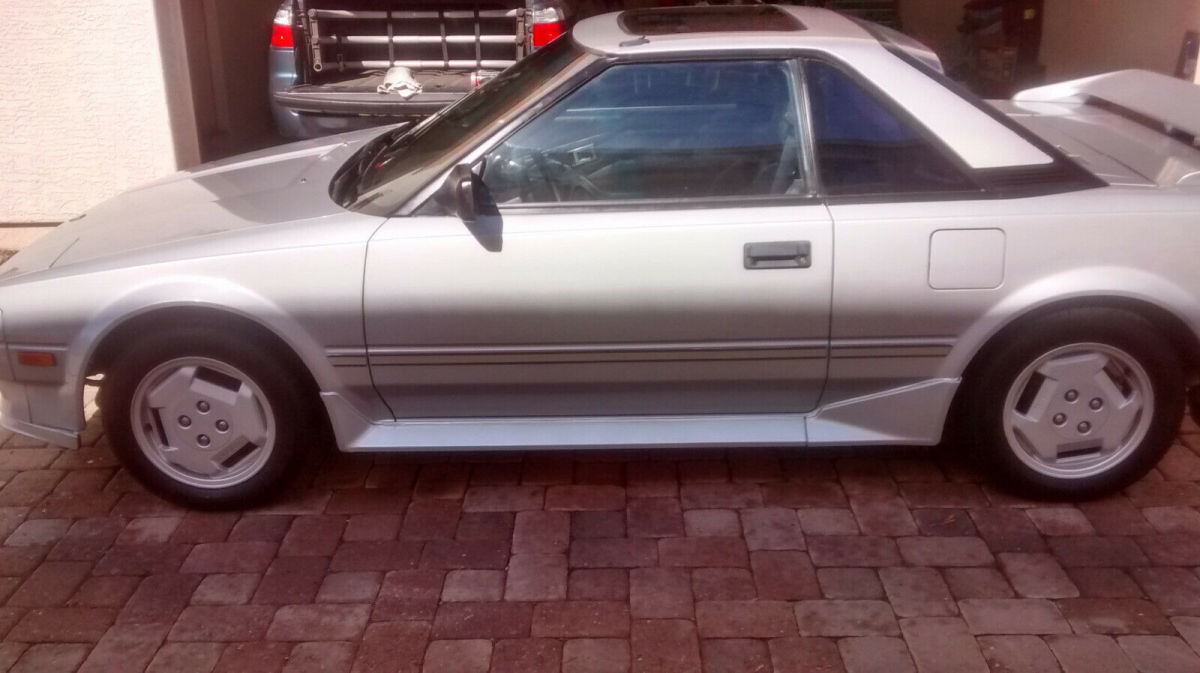 1986 Silver Toyota MR2 Coupe