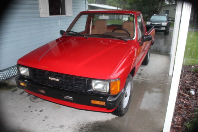 1986 Red Toyota PICKUP DX PIckup