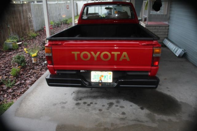 1986 Red Toyota PICKUP DX PIckup