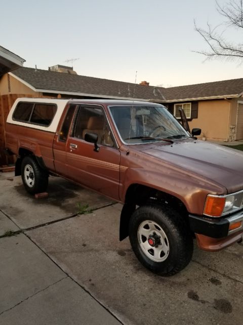 1986 Brown Toyota Pickup Extended Cab Pickup
