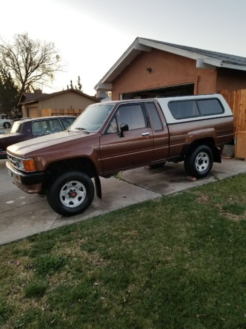1986 Brown Toyota Pickup Extended Cab Pickup