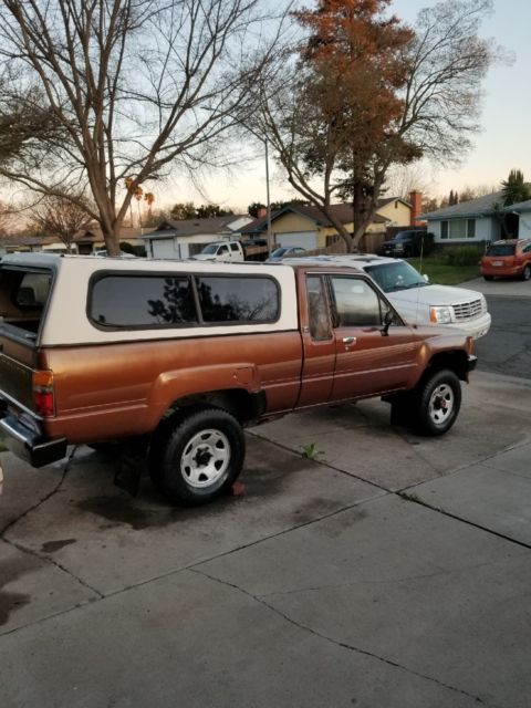 1986 Brown Toyota Pickup Extended Cab Pickup