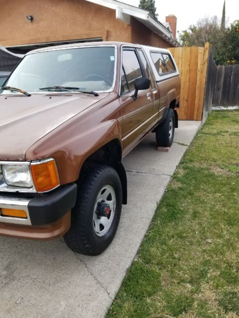 1986 Brown Toyota Pickup Extended Cab Pickup