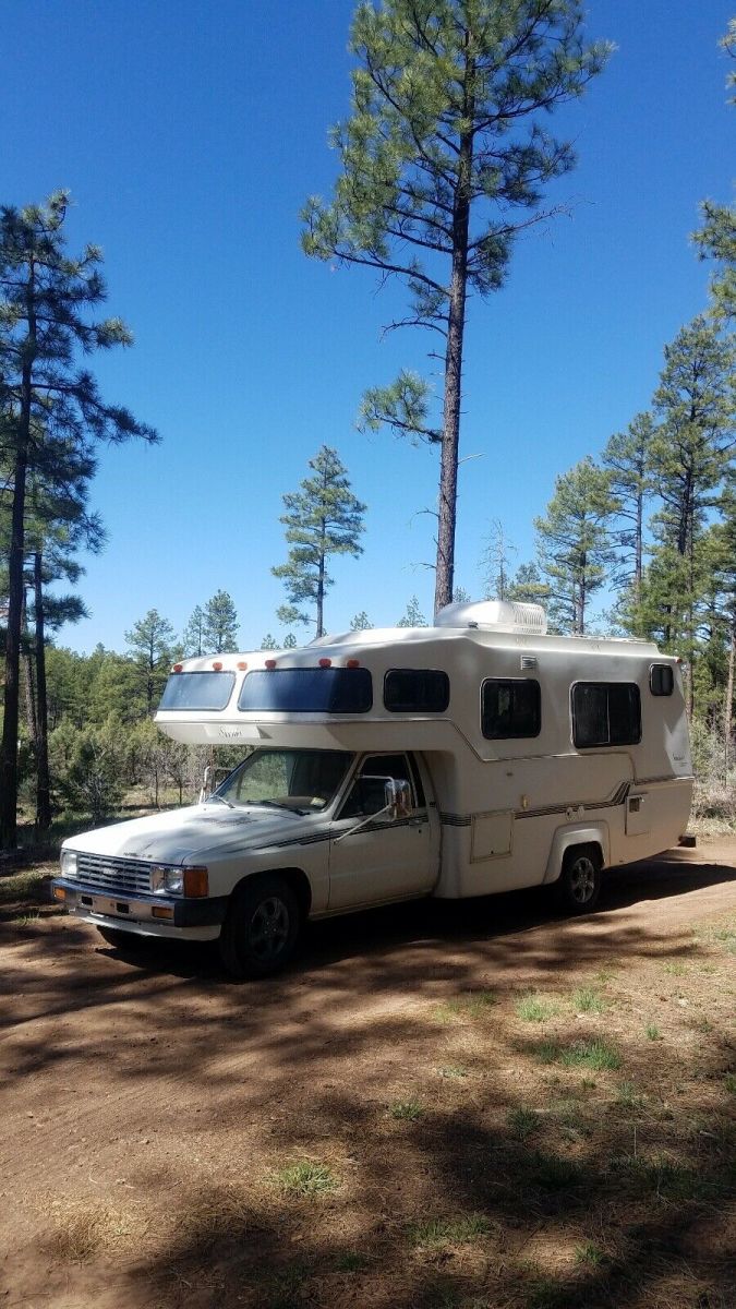 1986 White Toyota Pickup Pickup