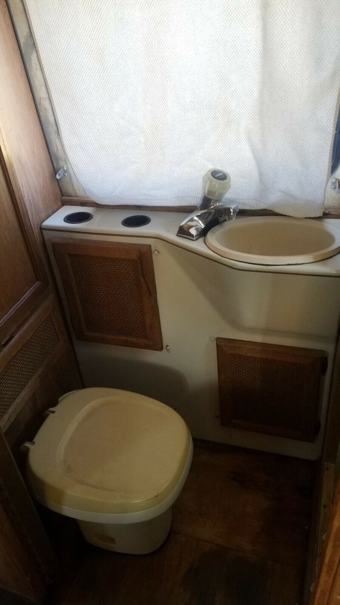 1986 White Toyota Pickup Pickup