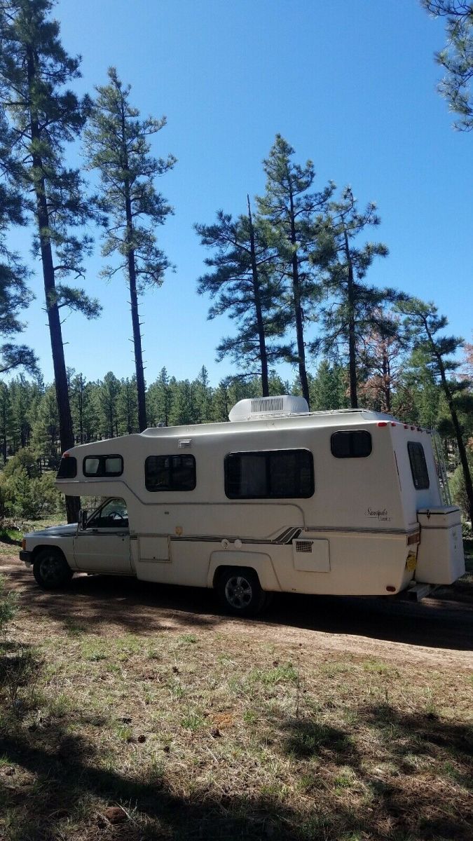 1986 White Toyota Pickup Pickup