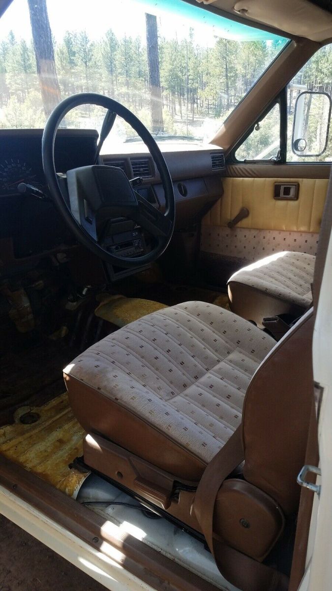 1986 White Toyota Pickup Pickup