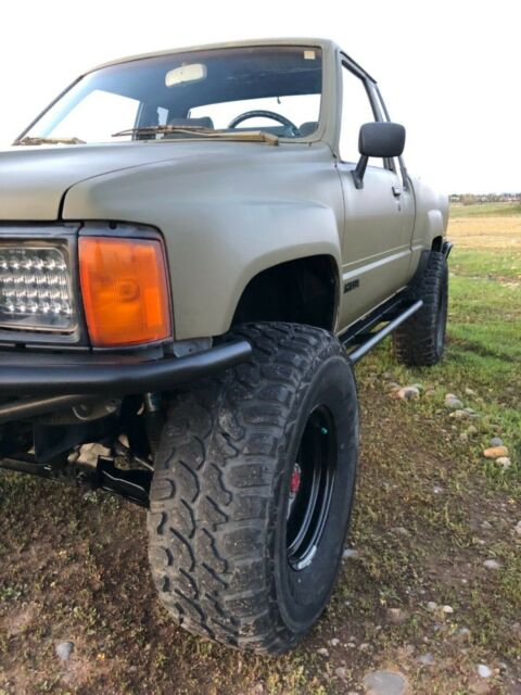 1986 Green Toyota Pickup Extended Cab Pickup