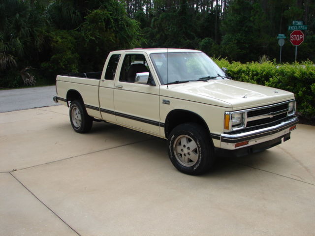 1986 Yellow Chevrolet S-10 Extended Cab Pickup