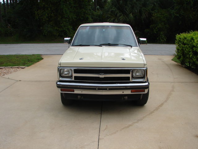 1986 Yellow Chevrolet S-10 Extended Cab Pickup