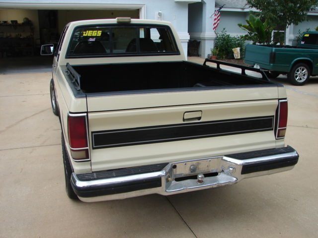 1986 Yellow Chevrolet S-10 Extended Cab Pickup