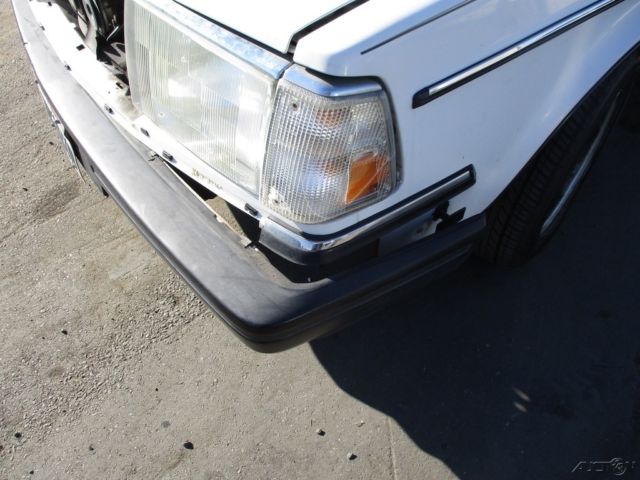 1986 White Volvo 240