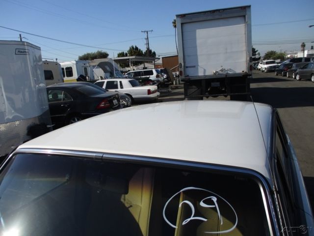 1986 White Volvo 240