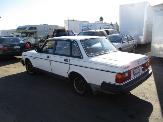 1986 White Volvo 240