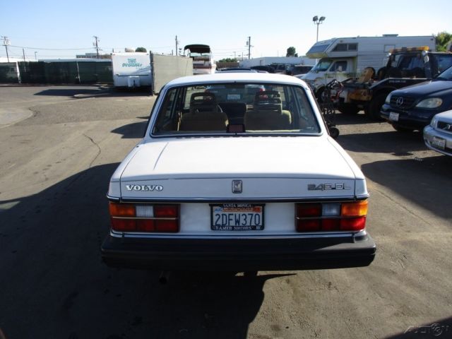 1986 White Volvo 240