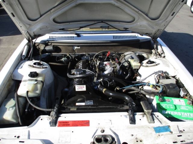1986 White Volvo 240