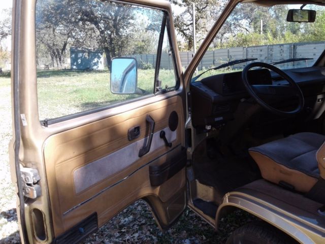 1986 Gold Volkswagen Bus/Vanagon