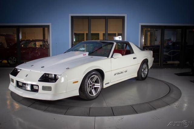 1986 White Chevrolet Camaro